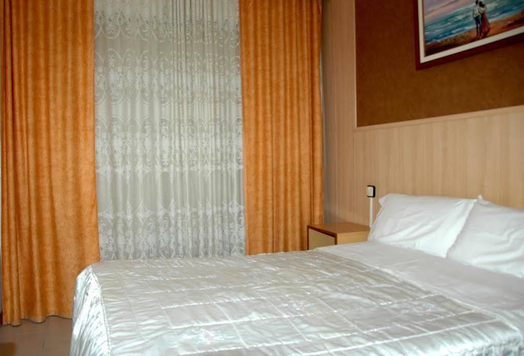 Pension Venecia Salou Exterior photo
